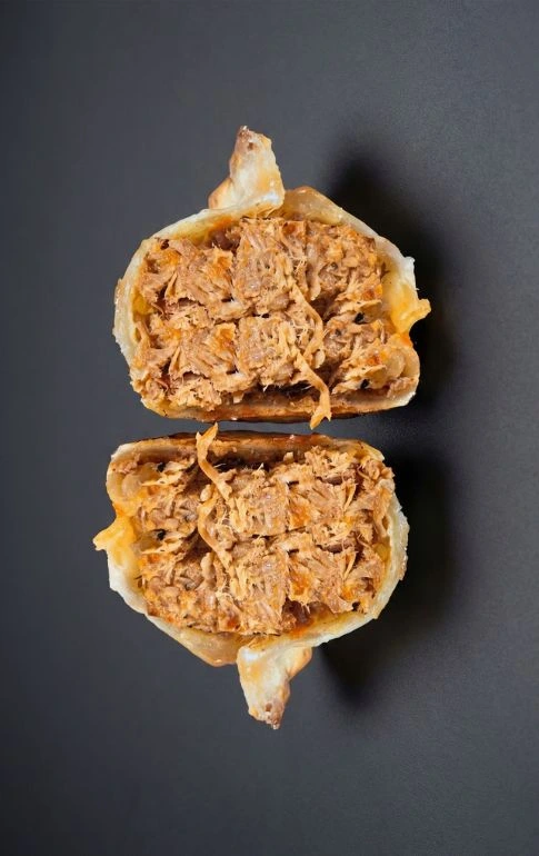 empanada de bondiola desmenuzada a la cerveza negra en caba